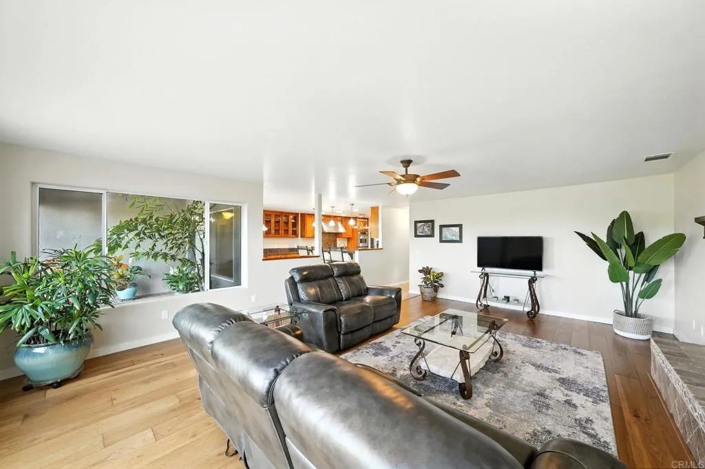 https://cdn.realtyfeed.com/cdn/127/306528924/211f7f988af04c004ef303dd1fdbf80d.webp