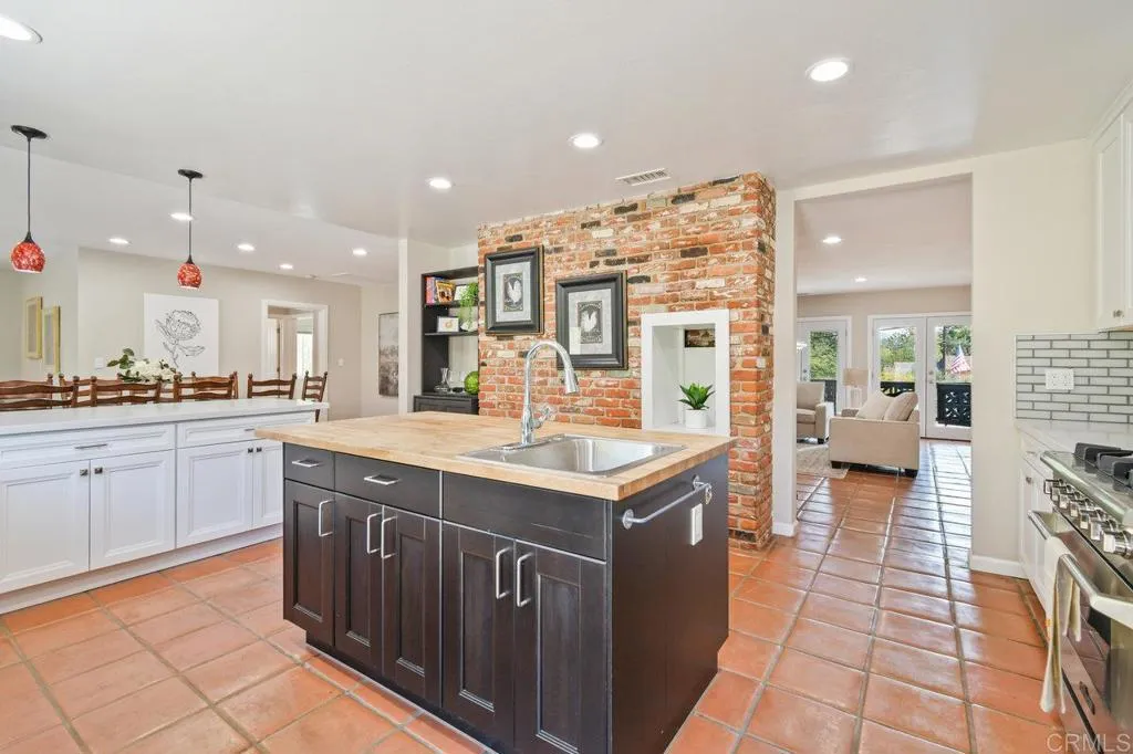 https://cdn.realtyfeed.com/cdn/127/306528958/1098d103bb0b8767c8144ff5a0c819c9.webp