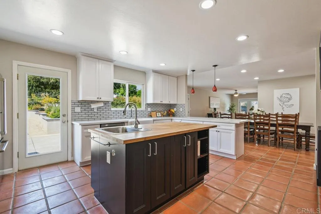 https://cdn.realtyfeed.com/cdn/127/306528958/3531a35cf8346fe27d5385f1fa65e154.webp