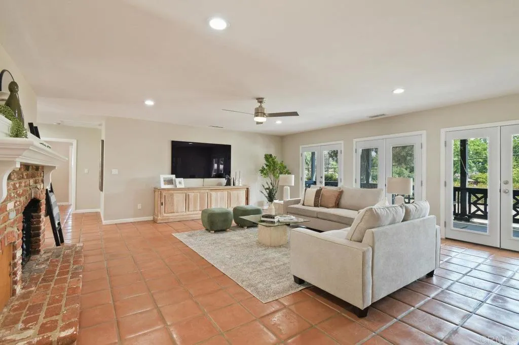 https://cdn.realtyfeed.com/cdn/127/306528958/9aff61baabd2f3f67765891074596ac4.webp