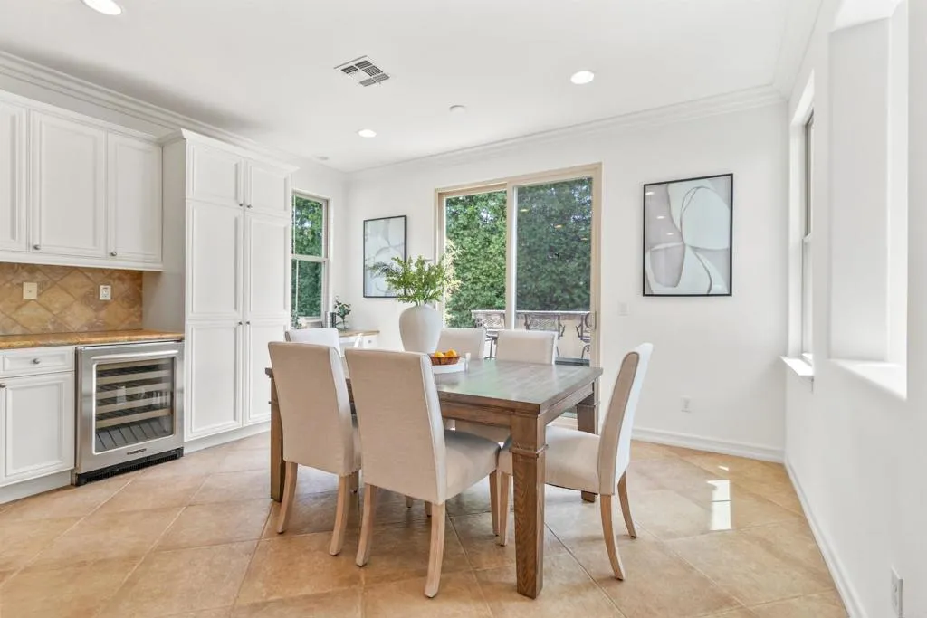 https://cdn.realtyfeed.com/cdn/127/306528992/eaf1115213e50fa2fe1770f1fc200a98.webp