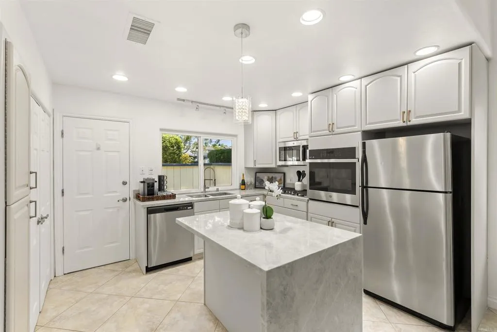 https://cdn.realtyfeed.com/cdn/127/306529001/5a9b7f54a4688a68612bb3b325c2d4d1.webp