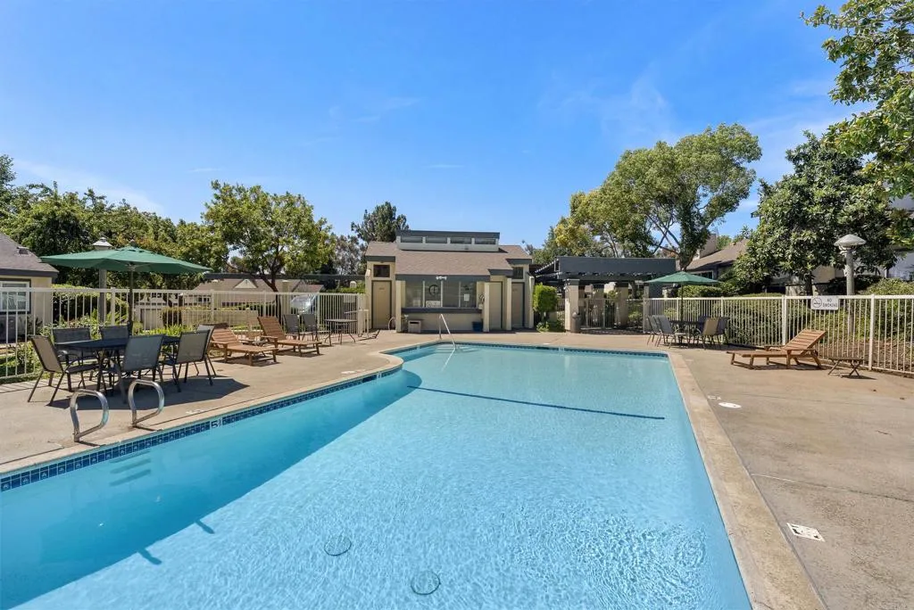 https://cdn.realtyfeed.com/cdn/127/306529001/e5e43c0c6bbbbde74da97942d4d5ff15.webp