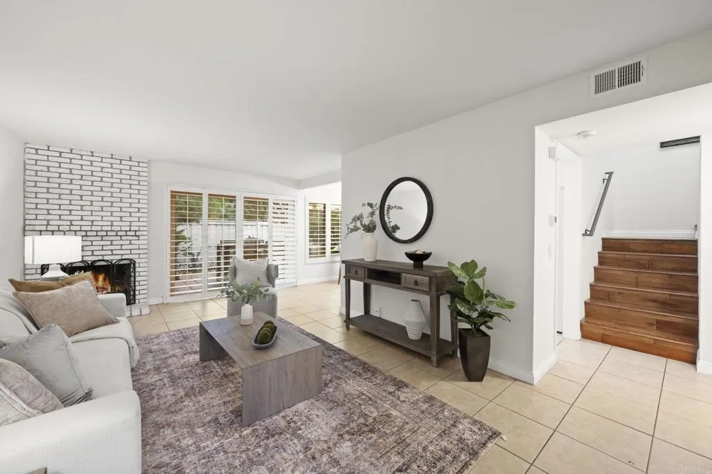 https://cdn.realtyfeed.com/cdn/127/306529136/987fa65c68bd87129325403b56850574.webp