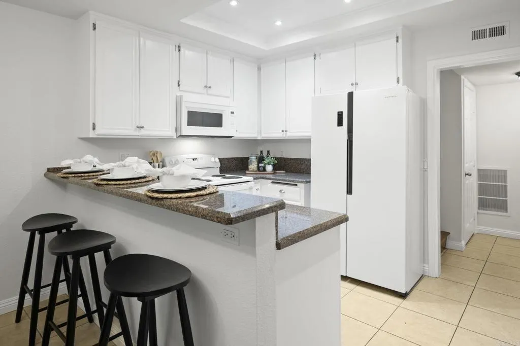 https://cdn.realtyfeed.com/cdn/127/306529136/c527a3df87a26b667009921f479f57c2.webp