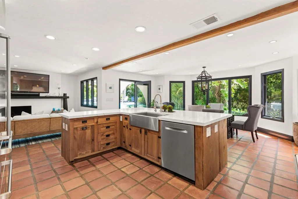 https://cdn.realtyfeed.com/cdn/127/306529138/0c8d1f33a9a7bca03ef271ce2af22d4f.webp
