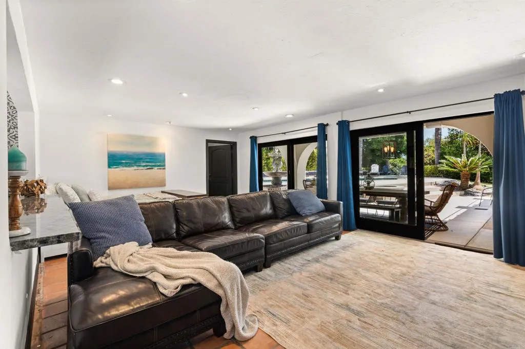 https://cdn.realtyfeed.com/cdn/127/306529138/9287b83f4da47fb6c16244353be67d03.webp