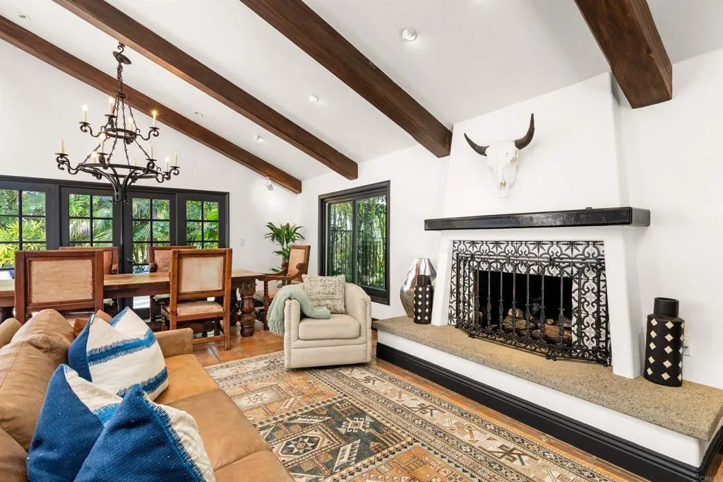 https://cdn.realtyfeed.com/cdn/127/306529138/c5dcb46ff0b4f1fe93fb8e04b6202809.webp
