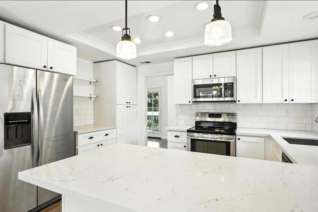 https://cdn.realtyfeed.com/cdn/127/306529161/f80478d7aeeebce8883a0fb070213034.webp