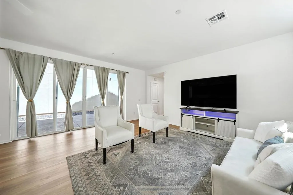 https://cdn.realtyfeed.com/cdn/127/306529167/87df4c754208bedd15262808e652242b.webp