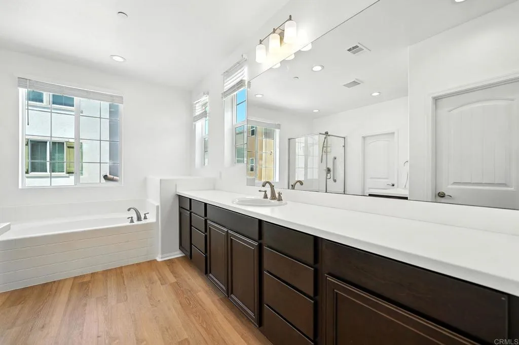 https://cdn.realtyfeed.com/cdn/127/306529167/9c406f3e816029201a9674897560c6ef.webp