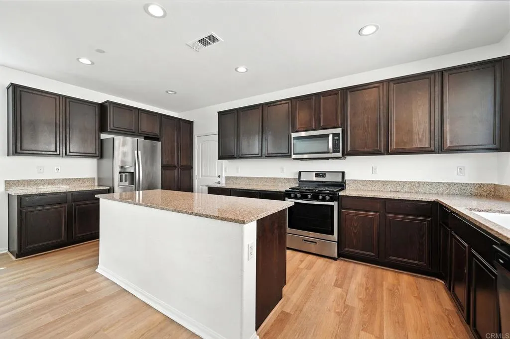 https://cdn.realtyfeed.com/cdn/127/306529167/a97f800473a962776119130f5be9059d.webp