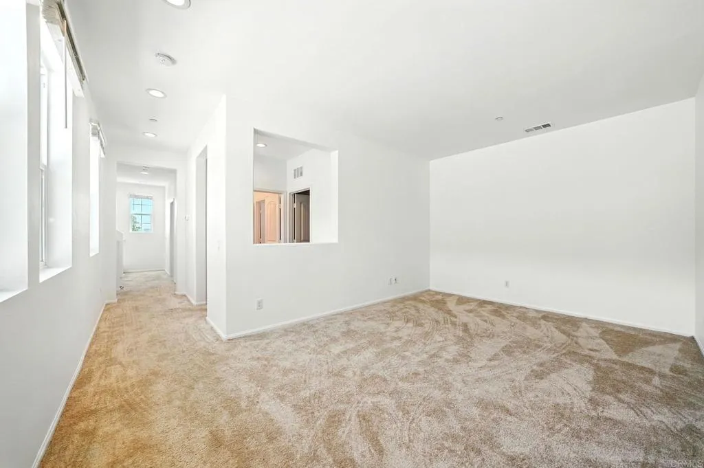 https://cdn.realtyfeed.com/cdn/127/306529167/ad572b1ae689868ed16a69bb0effae55.webp