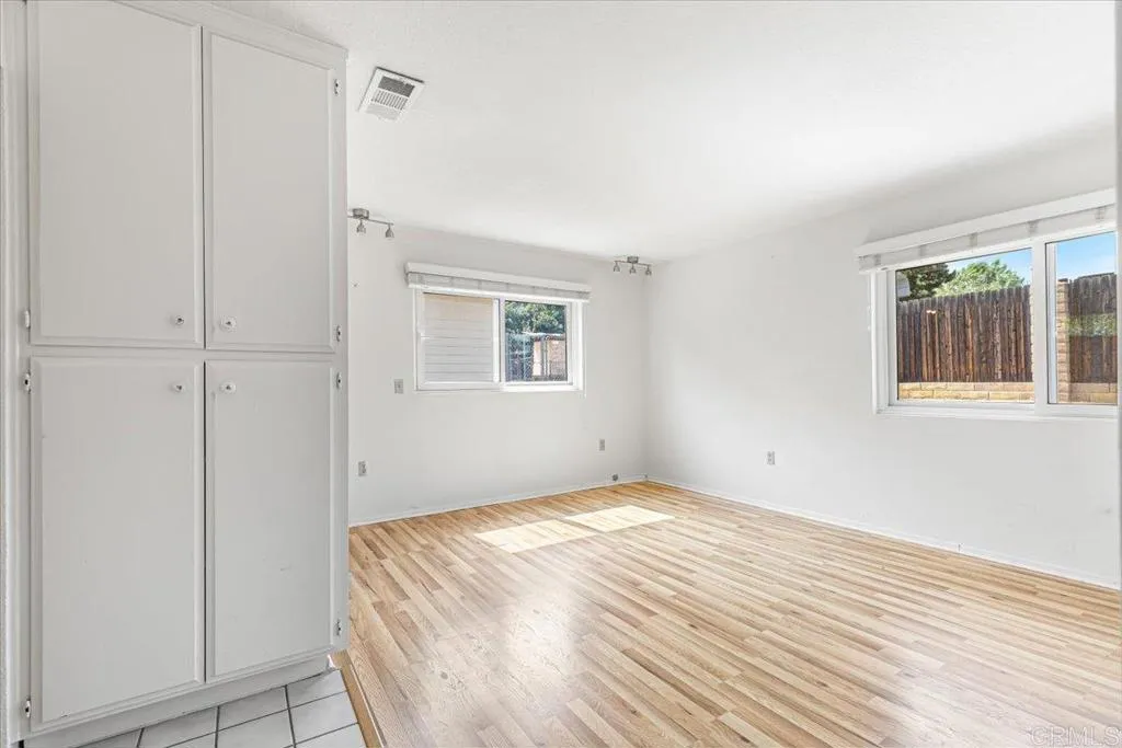 https://cdn.realtyfeed.com/cdn/127/306529178/fb02fa2507431864bfb45a75b7dd2eaf.webp