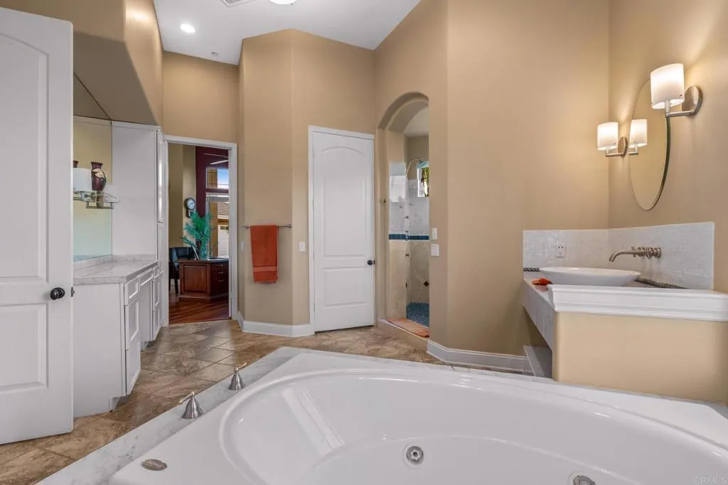 https://cdn.realtyfeed.com/cdn/127/306529262/276bf46b3fef0f998ecea9e84f7e564a.webp