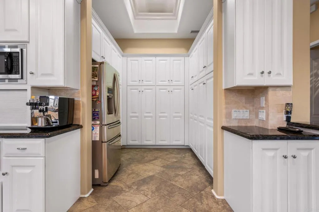 https://cdn.realtyfeed.com/cdn/127/306529262/b650978e1fe604ab01b06de407d67229.webp