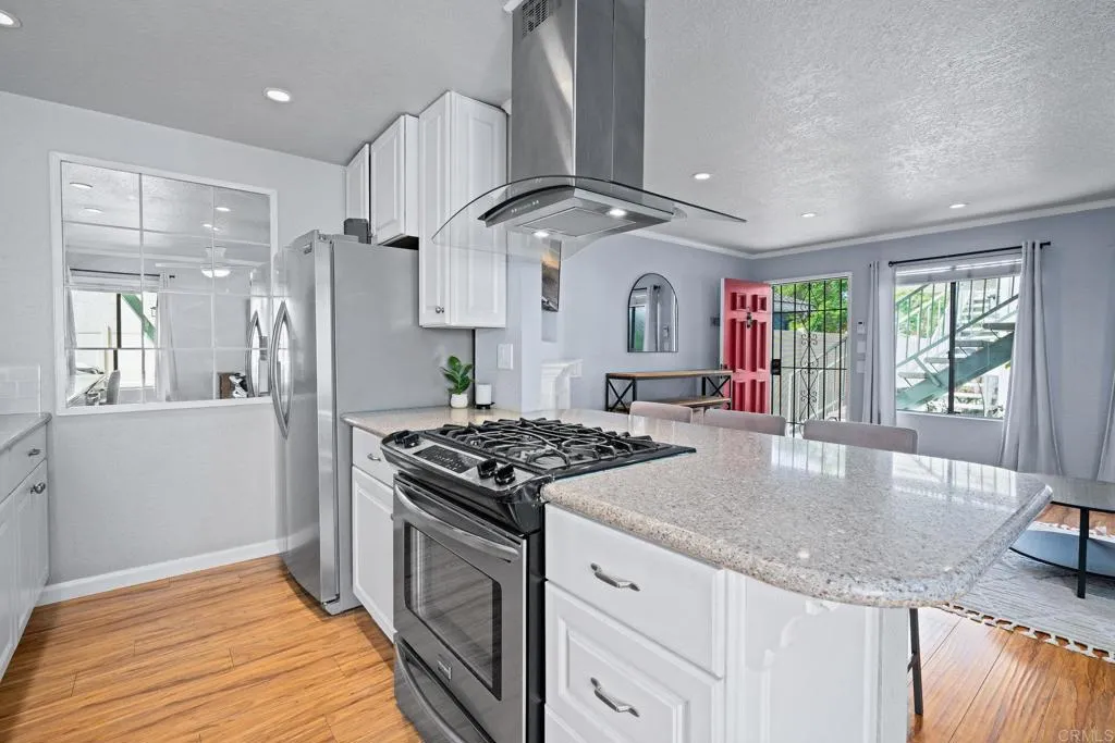 https://cdn.realtyfeed.com/cdn/127/306529300/873dd3e5bdb8495bfd5327e2cb79c180.webp