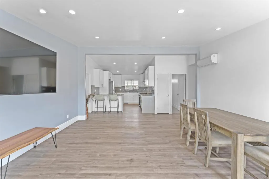 https://cdn.realtyfeed.com/cdn/127/306529310/c1bc141d7f2671bebd07a4104915dc0d.webp