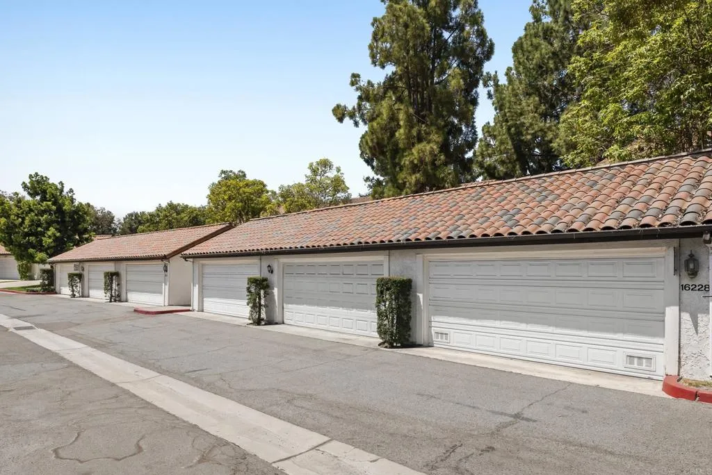 https://cdn.realtyfeed.com/cdn/127/306529355/051d23c6b554d26f4fe82ab9ab9feed3.webp