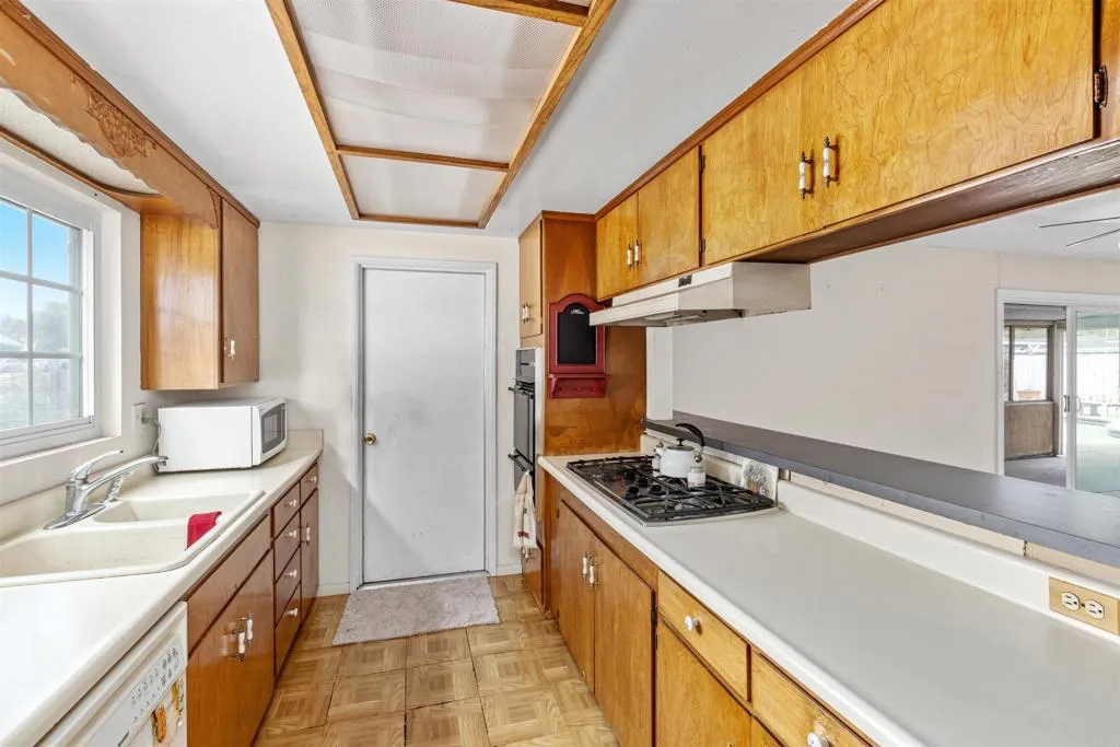 https://cdn.realtyfeed.com/cdn/127/306529371/127a811e18d3235ae245713d6a8415b6.webp