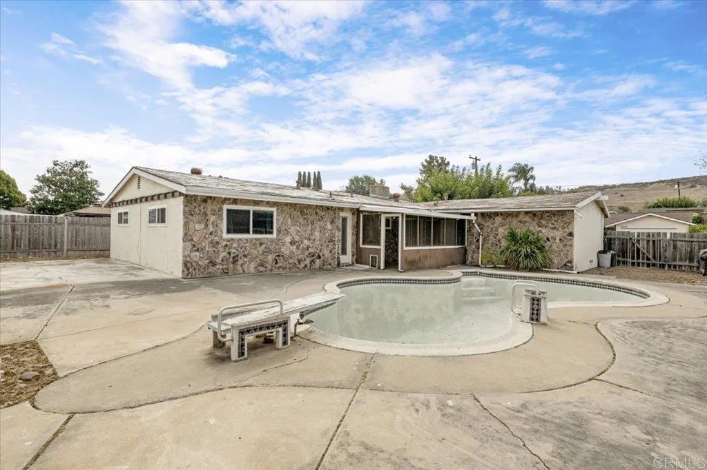 https://cdn.realtyfeed.com/cdn/127/306529371/bcc08f773d89c9f2ff826281958af96d.webp