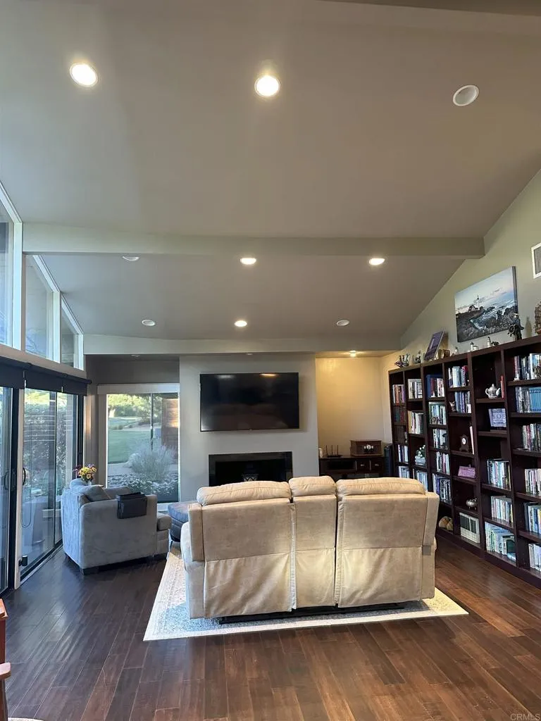 https://cdn.realtyfeed.com/cdn/127/306529439/fca5570c03418f47f03e448d4486e02b.webp