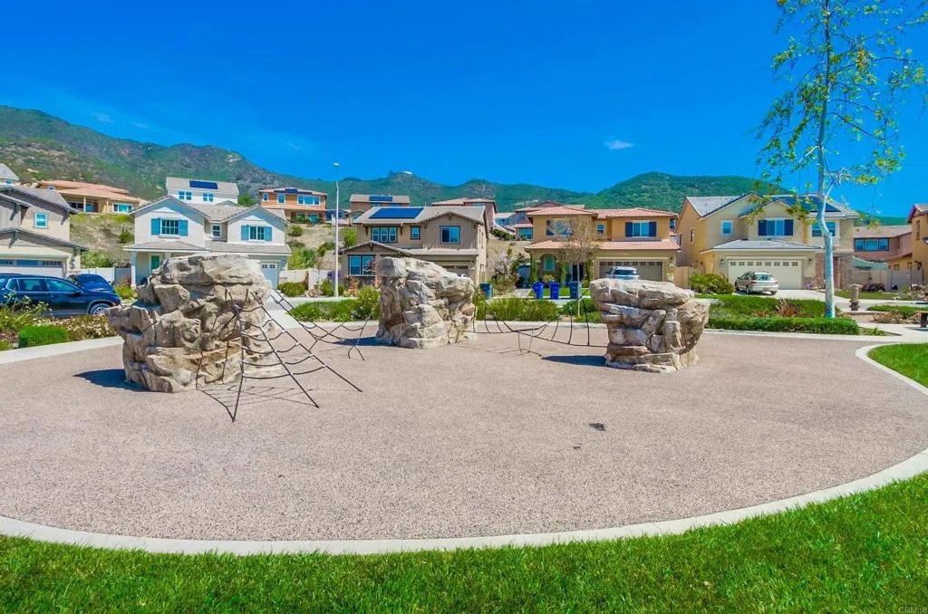 https://cdn.realtyfeed.com/cdn/127/306529442/40f28d69b6cd4715d53ce25695a5f73b.webp