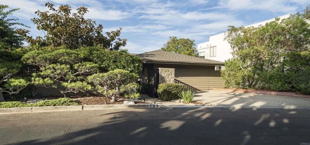 https://cdn.realtyfeed.com/cdn/127/306529501/4c119417c1a90386bd6077d5ed1e9d39.webp