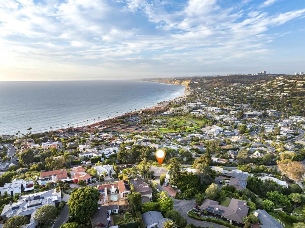 https://cdn.realtyfeed.com/cdn/127/306529501/56cec2d3774848c72044f87418ad8a17.webp
