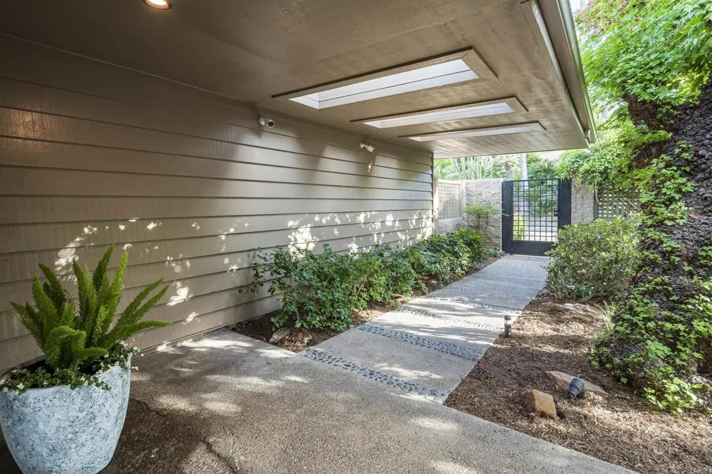 https://cdn.realtyfeed.com/cdn/127/306529501/ec8f3039017655b2e439650398b760a0.webp