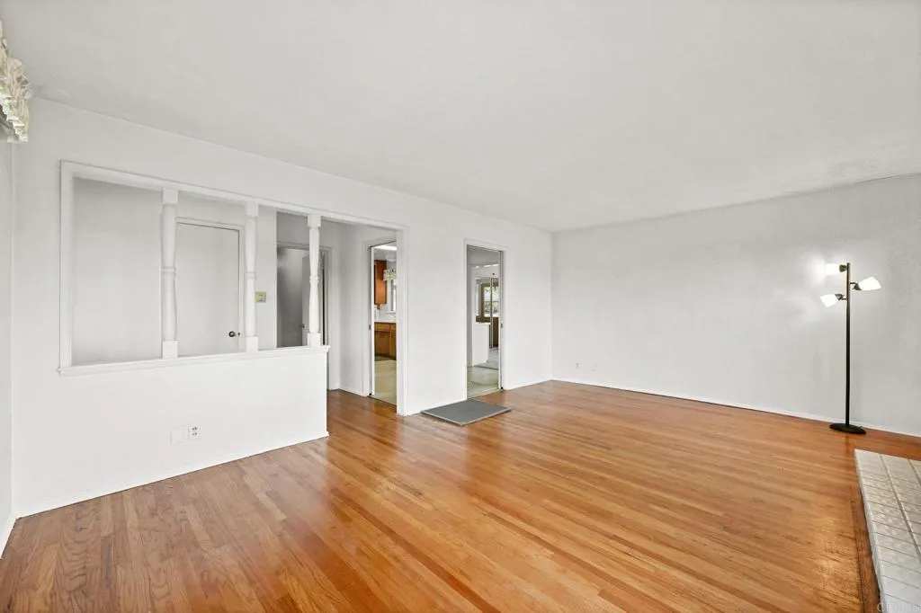 https://cdn.realtyfeed.com/cdn/127/306529515/b19baefe928bd8d1f7cfdcb69dc9ee7f.webp
