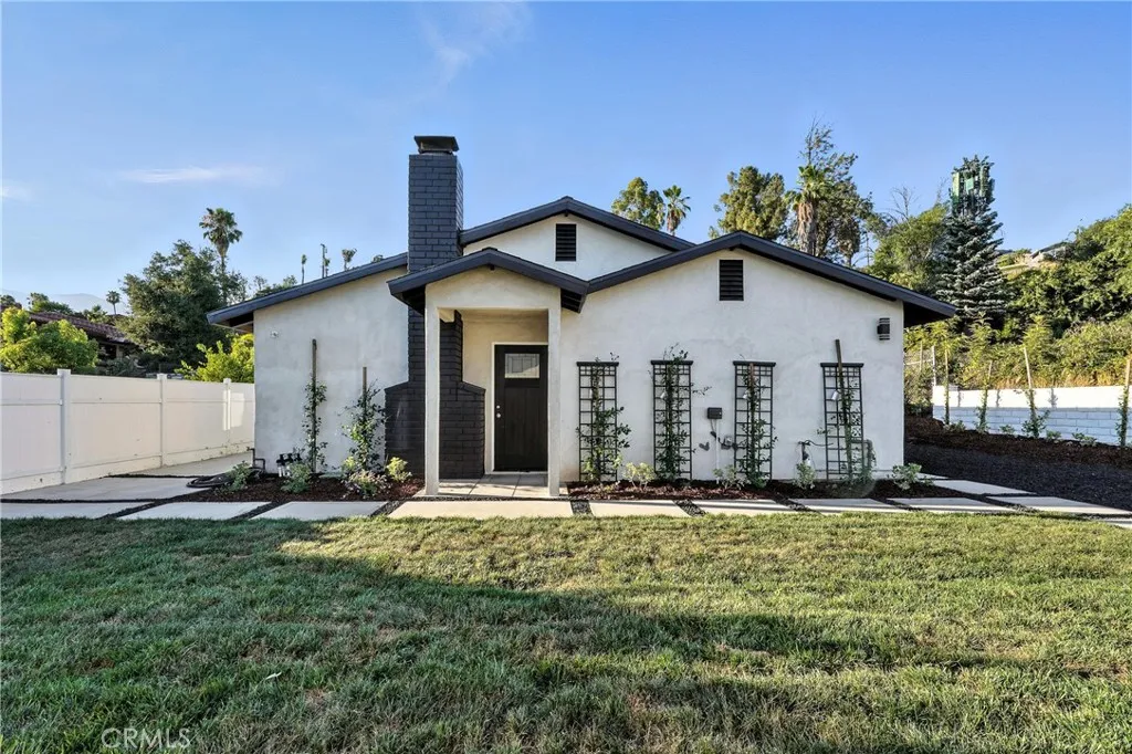 215  Sierra Madre Avenue