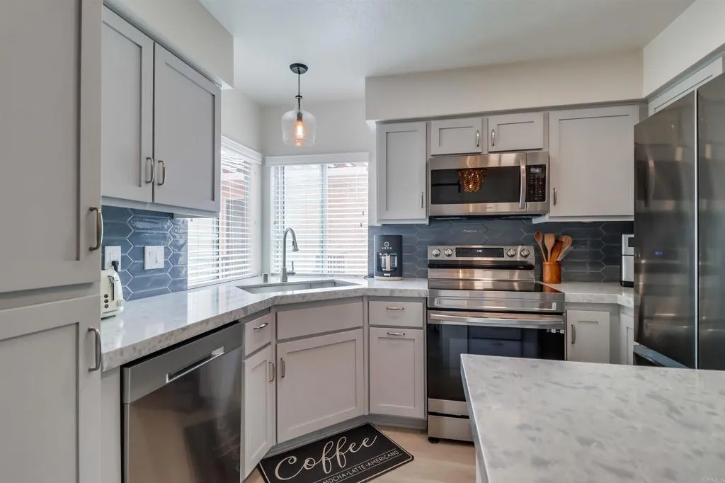 https://cdn.realtyfeed.com/cdn/127/306529611/c6cfb3dcc2ce09c51b8a3d5f37e74a31.webp