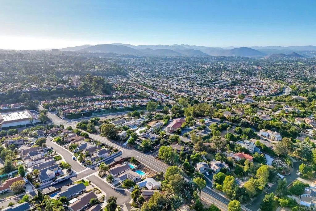 https://cdn.realtyfeed.com/cdn/127/306529623/393d669878414fb3e0edff416f25fd7f.webp