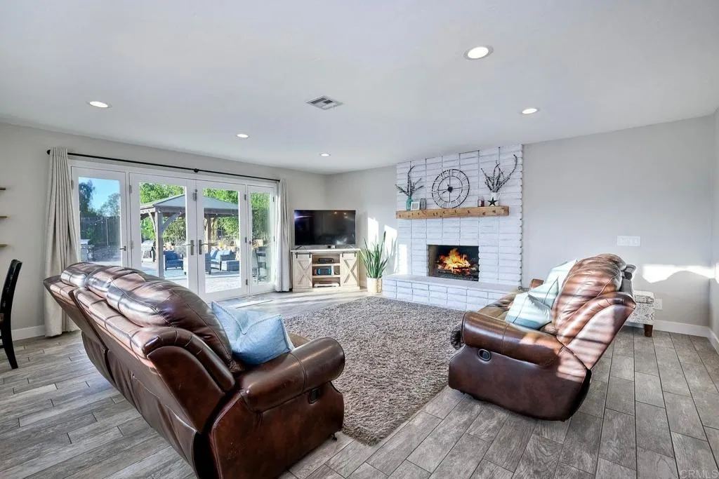 https://cdn.realtyfeed.com/cdn/127/306529623/50dafb44b49dc6bed2b87d869dca00b3.webp