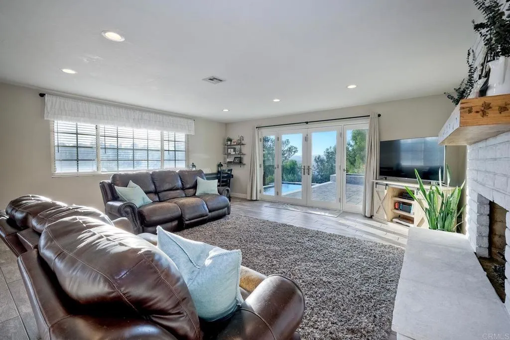 https://cdn.realtyfeed.com/cdn/127/306529623/7343cc062db11824f6c2295e8d9ecff3.webp