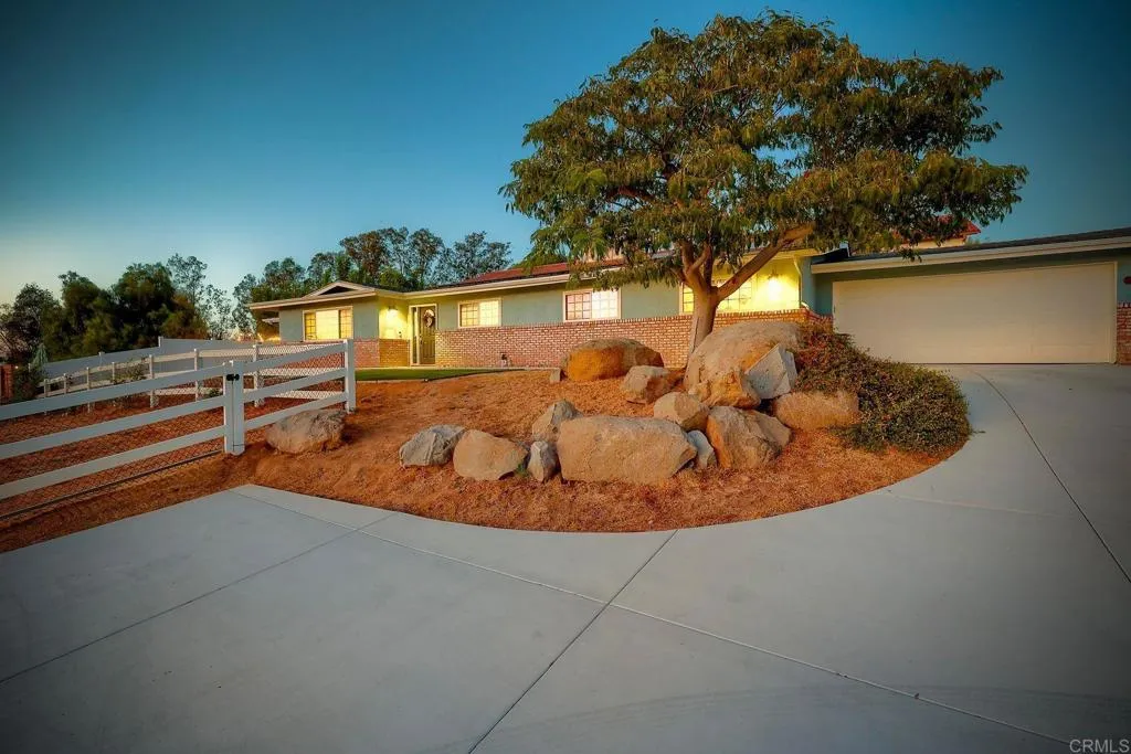 https://cdn.realtyfeed.com/cdn/127/306529623/9d67631687f69231afb517d4734b4710.webp
