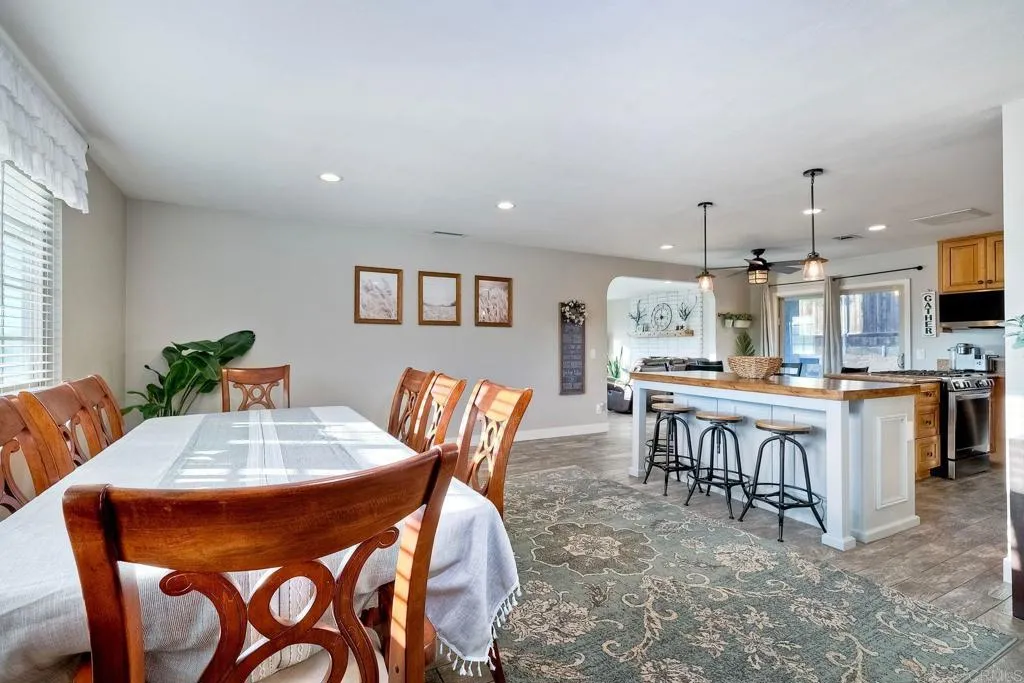 https://cdn.realtyfeed.com/cdn/127/306529623/a7334bd122614fd80f563052efa84a7a.webp