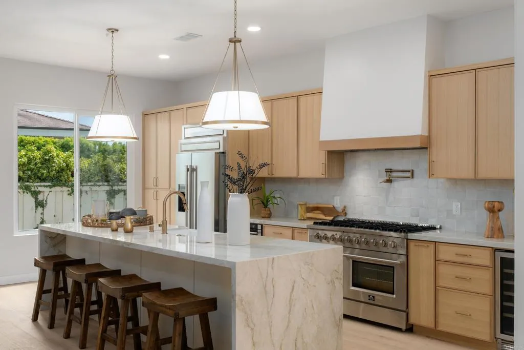 https://cdn.realtyfeed.com/cdn/127/306529742/e254188750ffa4637a49fab0ad5dd8cf.webp