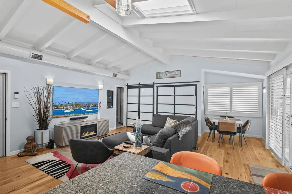 https://cdn.realtyfeed.com/cdn/127/306529745/50f24c735940f9fb719ea441c8390dfc.webp