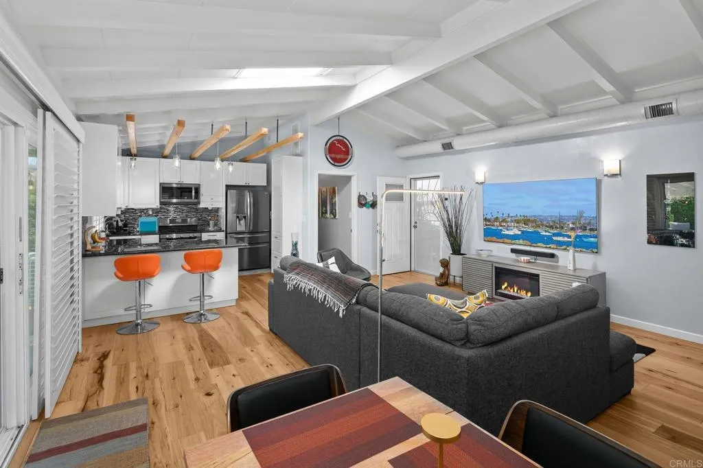 https://cdn.realtyfeed.com/cdn/127/306529745/d56a50d9491e824819f6f7e5f9307f21.webp