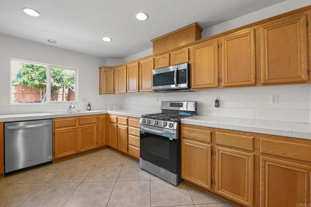 https://cdn.realtyfeed.com/cdn/127/306529798/10532c9138eeeef78e391c4edaa8f008.webp