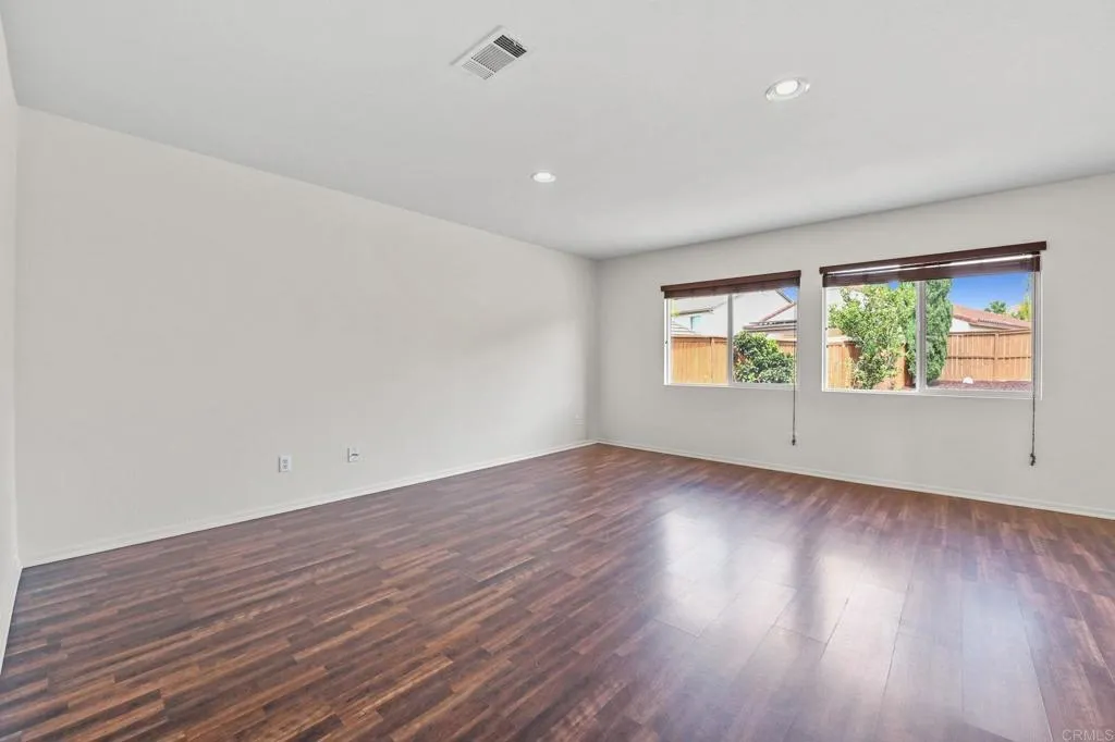 https://cdn.realtyfeed.com/cdn/127/306529798/11a597aa49e0cbb8e6cab1e76c3921e1.webp