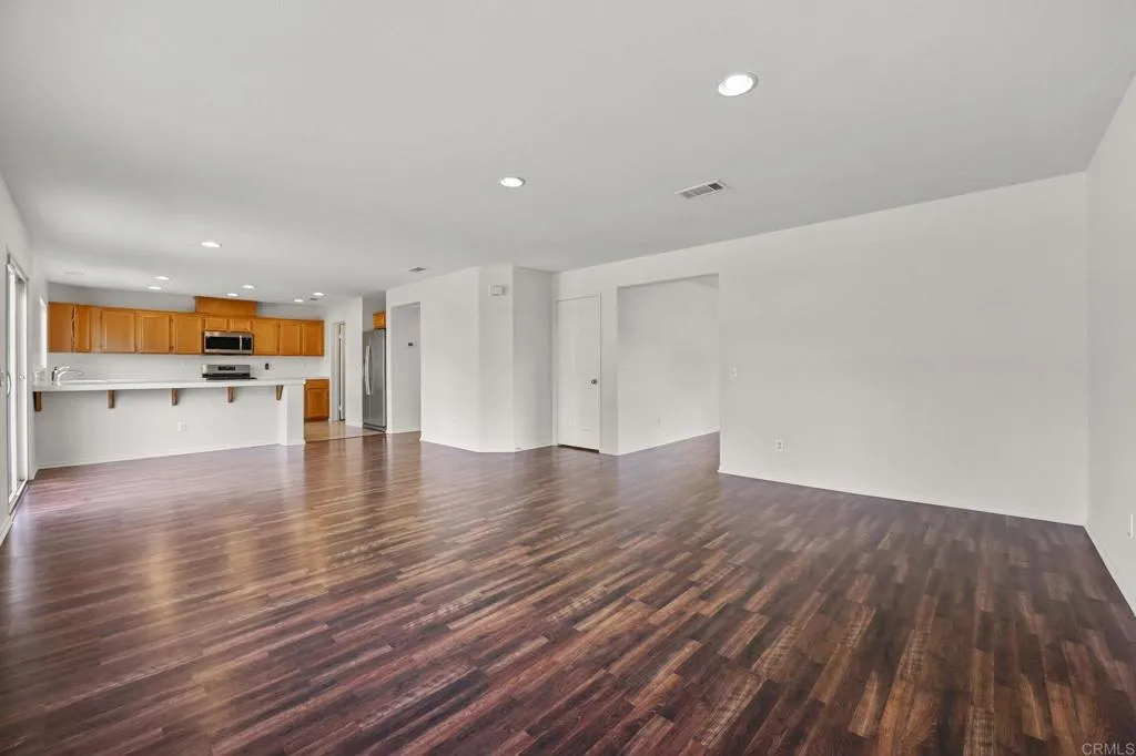 https://cdn.realtyfeed.com/cdn/127/306529798/6e9361cd7beb409cc83c7f652ce6ede5.webp