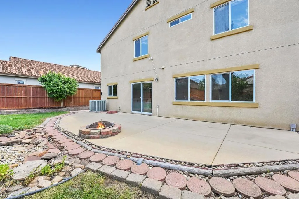 https://cdn.realtyfeed.com/cdn/127/306529798/b174bfd146235b08270ff2d817780c2d.webp