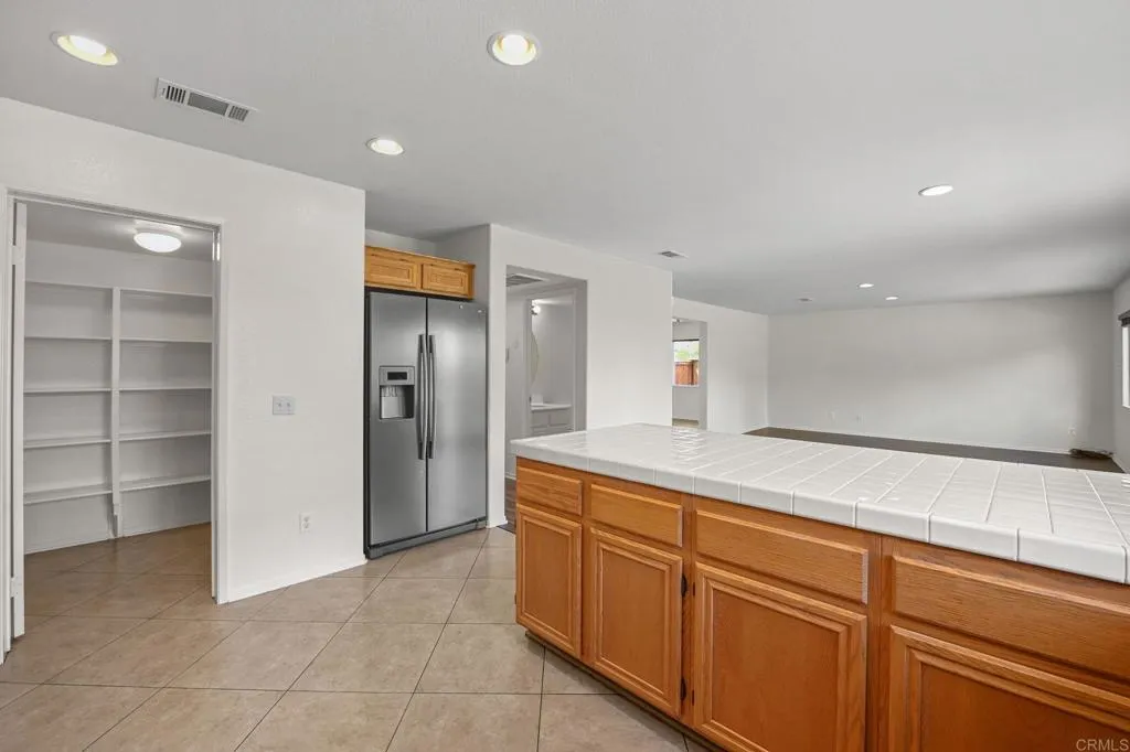 https://cdn.realtyfeed.com/cdn/127/306529798/b1779f6a2efe59076924b80f7b404bfe.webp