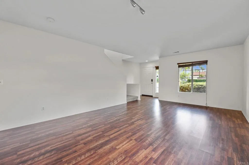 https://cdn.realtyfeed.com/cdn/127/306529798/c1a4b3f38c8419a3cee60734cebe03dc.webp