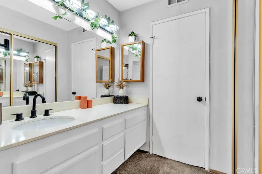https://cdn.realtyfeed.com/cdn/127/306529817/6bb47ad8ac2f14a3f062e8ec710d3059.webp
