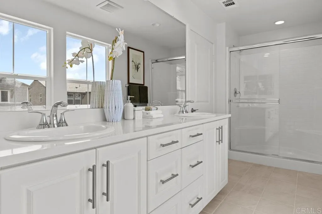 https://cdn.realtyfeed.com/cdn/127/306529852/2f330f20b4572661ccef8fdda1e83b05.webp
