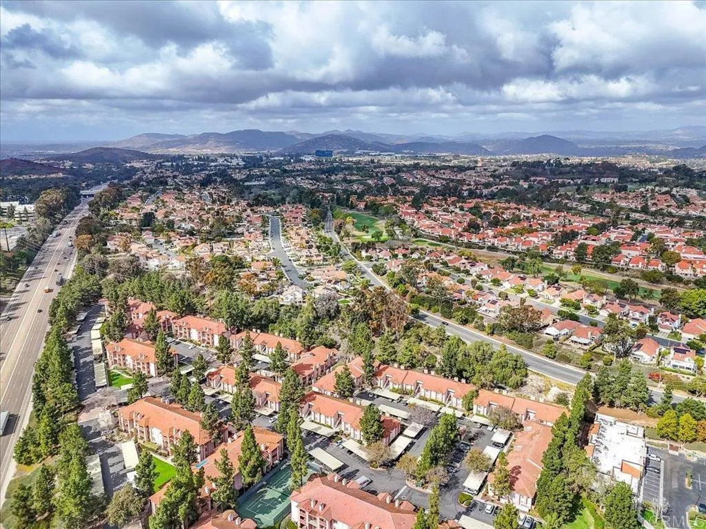https://cdn.realtyfeed.com/cdn/127/306529941/41569f5bcc2a7ece17dd6dd6943e7dfb.webp